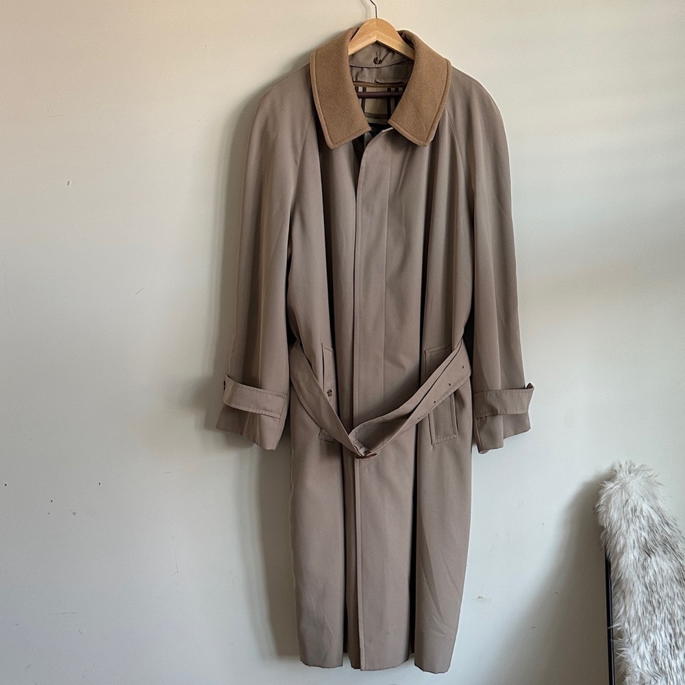 Burberry Beige Trench Coat with Check Lining - Picture 9 of 12